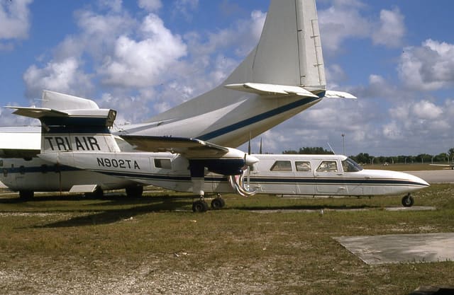 N902TA - Twin-engine aircraft