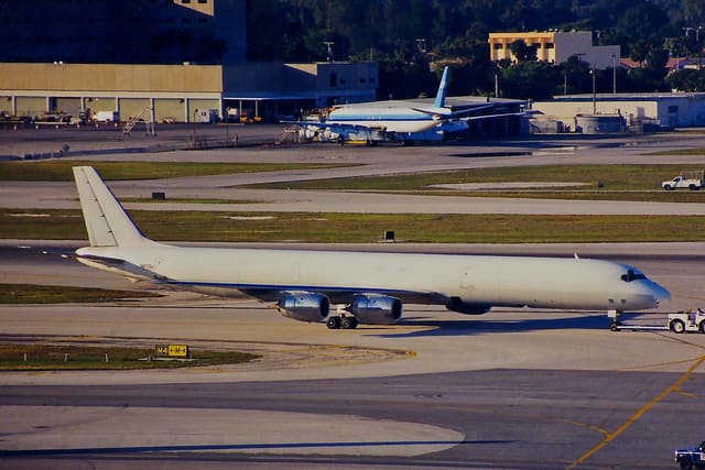 N872SJ - Douglas