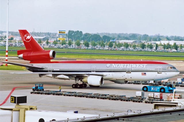 N241NW - Douglas
