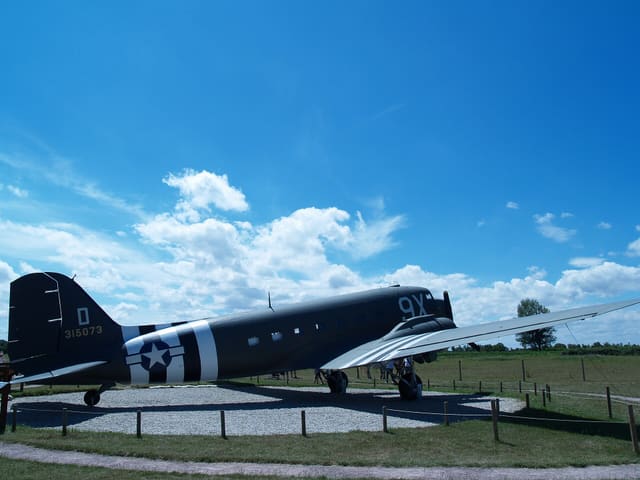  - Twin-engine aircraft