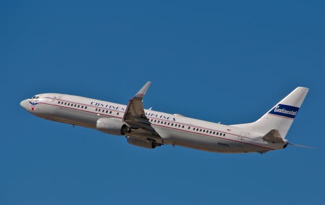 N75436 - Twin-engine aircraft