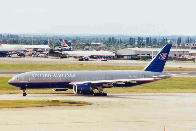 N766UA - Twin-engine aircraft