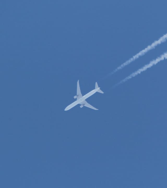 N76055 - Twin-engine aircraft