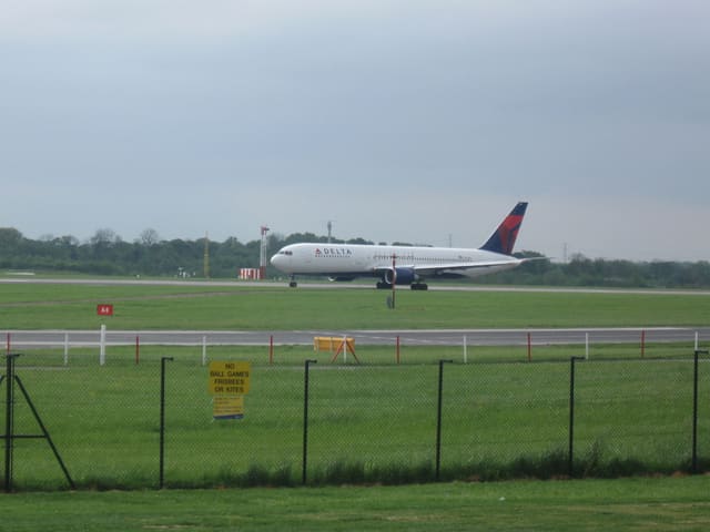 N154DL - Twin-engine aircraft