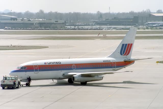 N999UA - Twin-engine aircraft