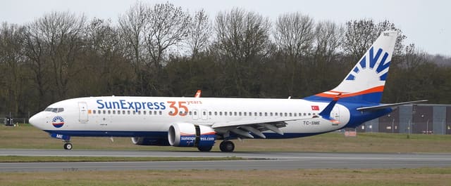 TC-SME - Twin-engine aircraft