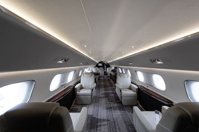 N727EE - Business jet