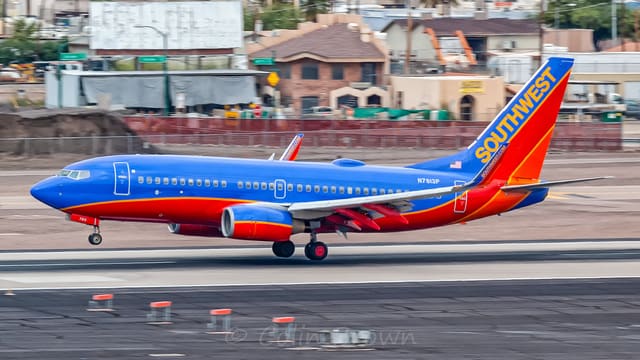 N7813P - Twin-engine aircraft