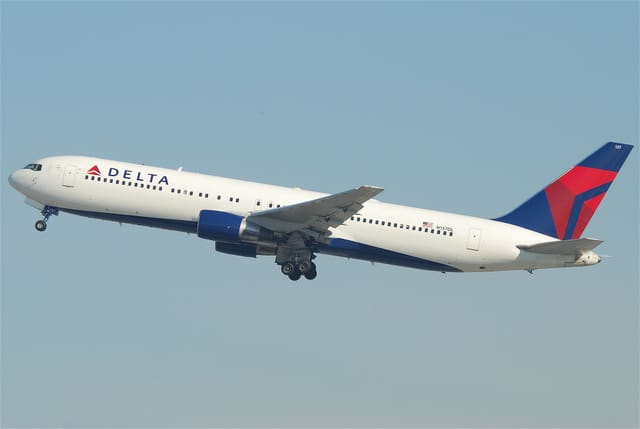 N137DL - Boeing