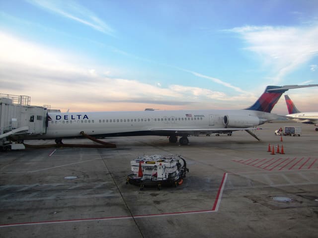 N986DL - Aircraft