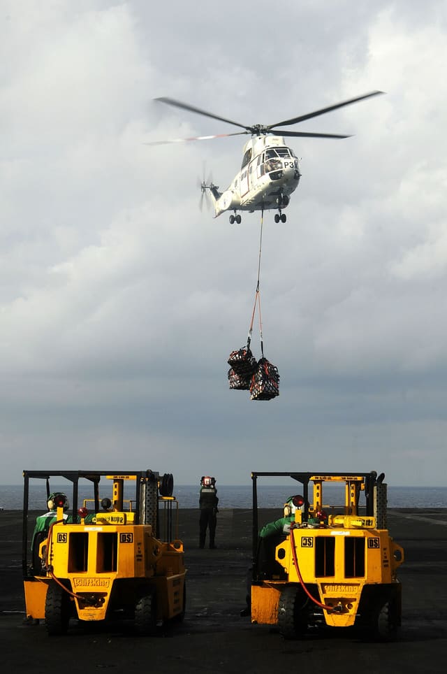 N10248 - Helicopter