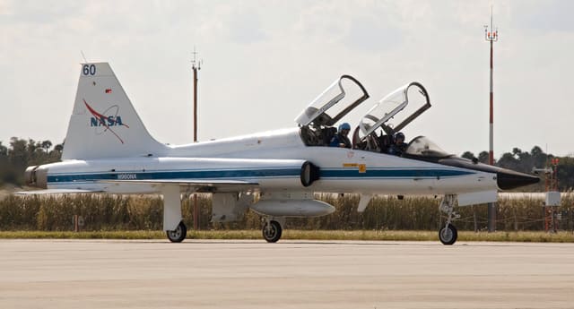N960NA - Twin-engine aircraft