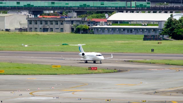 N818AC - Bombardier