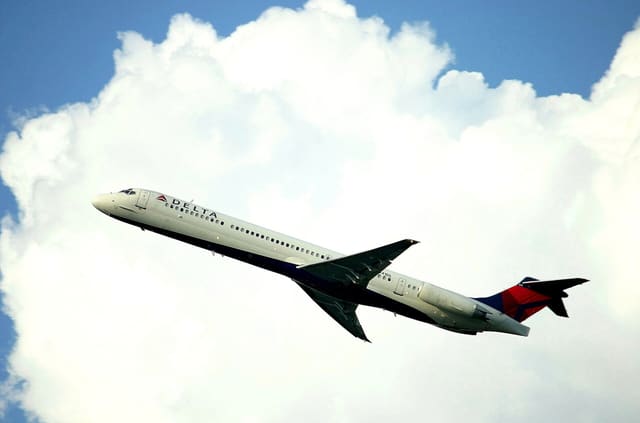 N941DL - Douglas
