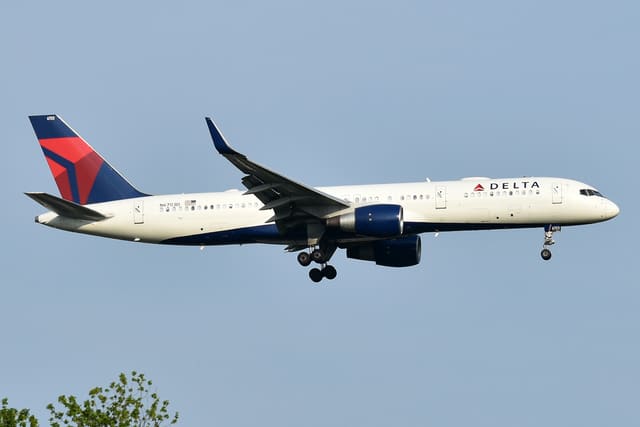 N6703D - Twin-engine aircraft