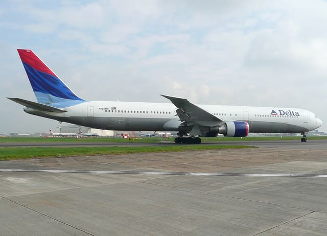N826MH - Twin-engine aircraft