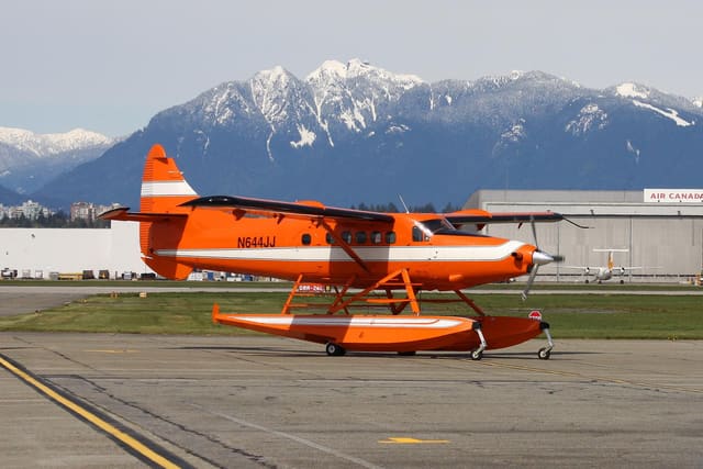N644JJ - De Havilland