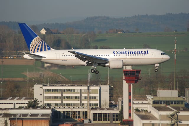 N73152 - Twin-engine aircraft