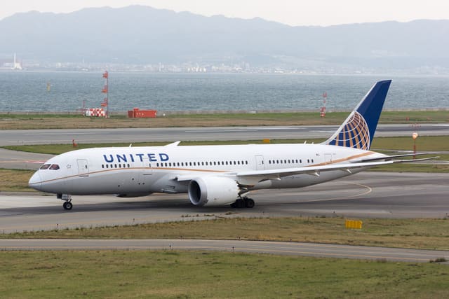 N29907 - Twin-engine aircraft