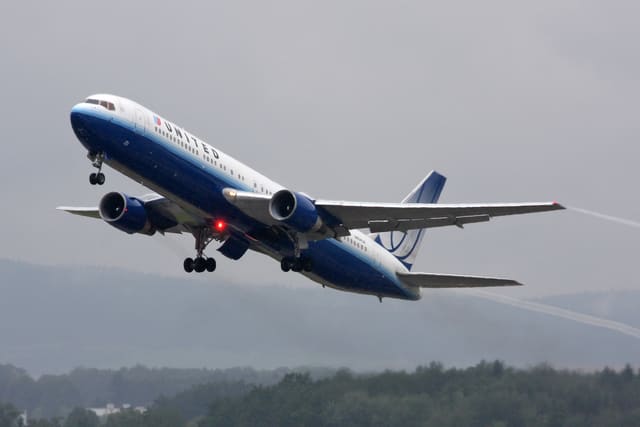 N654UA - Twin-engine aircraft