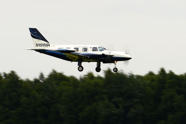 N191MA - Twin-engine aircraft