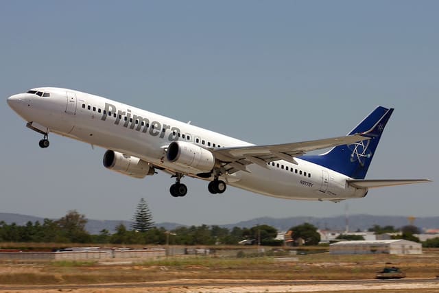 N977RY - Twin-engine aircraft