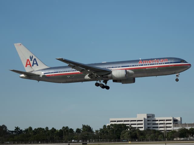 N39367 - Twin-engine aircraft