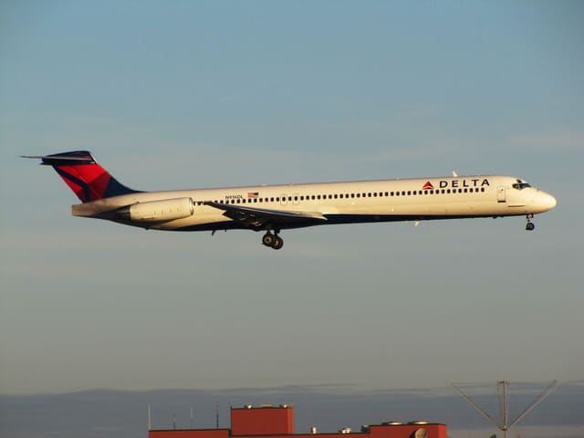 N916DL - Aircraft