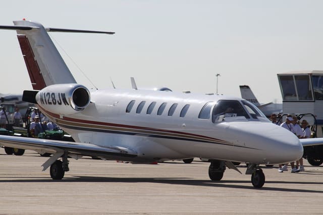 N128JW - Business jet