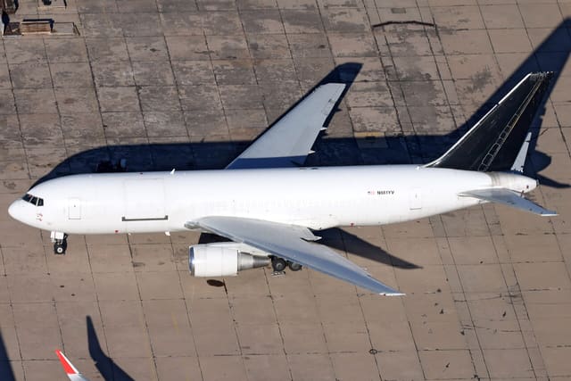 N881YV - Twin-engine aircraft