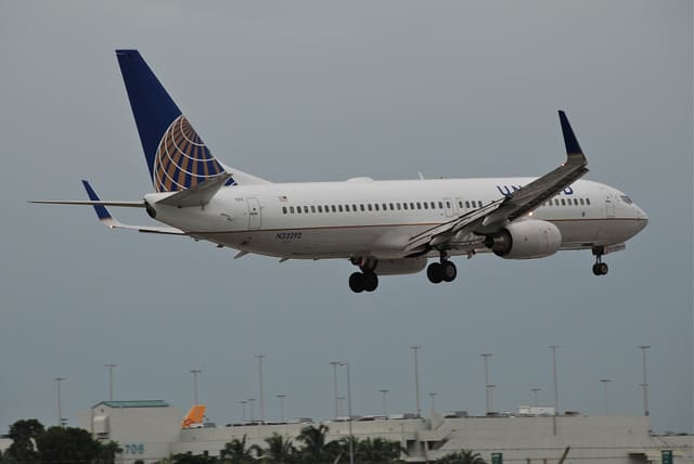 N33292 - Twin-engine aircraft