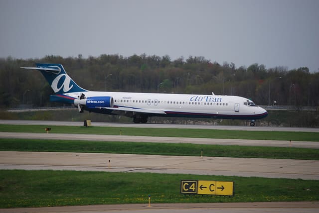 N960AT - Douglas