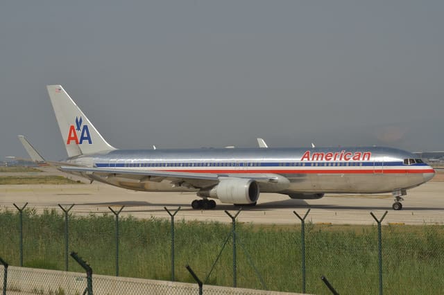 N399AN - Twin-engine aircraft