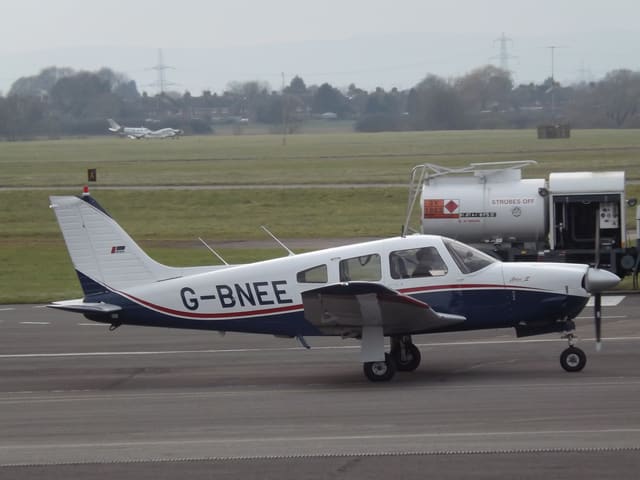 G-BNEE - Piper