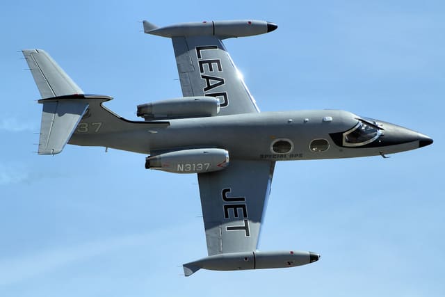 N3137 - Twin-engine aircraft