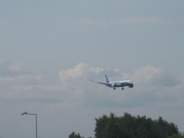 N787BA - Twin-engine aircraft