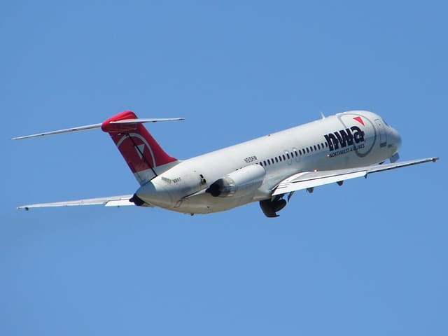 N915RW - Twin-engine aircraft