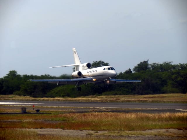 N3VF - Business jet