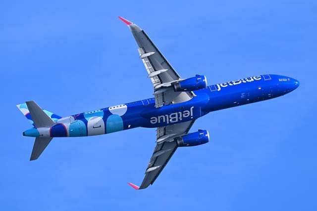 N957JB - Twin-engine aircraft