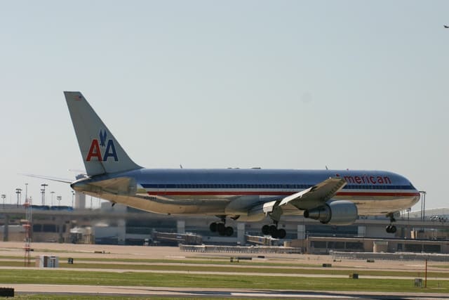 N393AN - Boeing