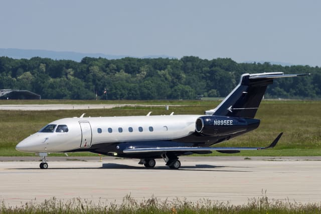 N895EE - Business jet