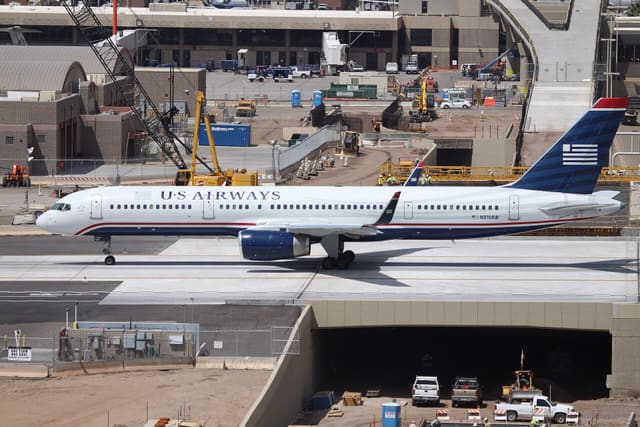 N910AW - Twin-engine aircraft