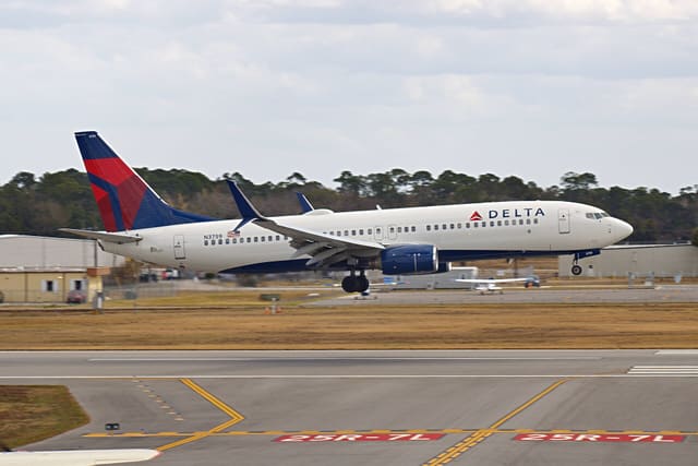 N3759 - Twin-engine aircraft