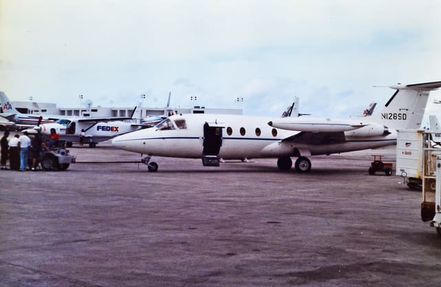 N128SD - Business jet