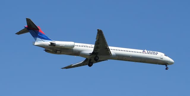 N984DL - Twin-engine aircraft