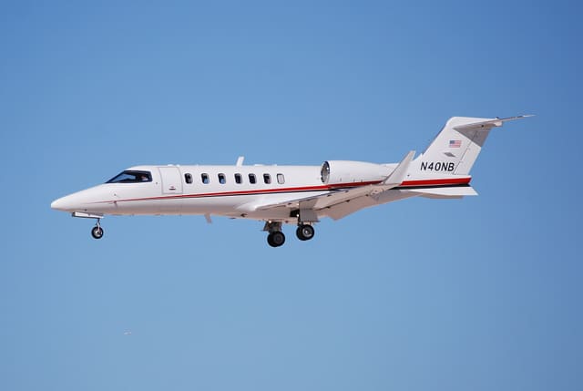 N40NB - Business jet
