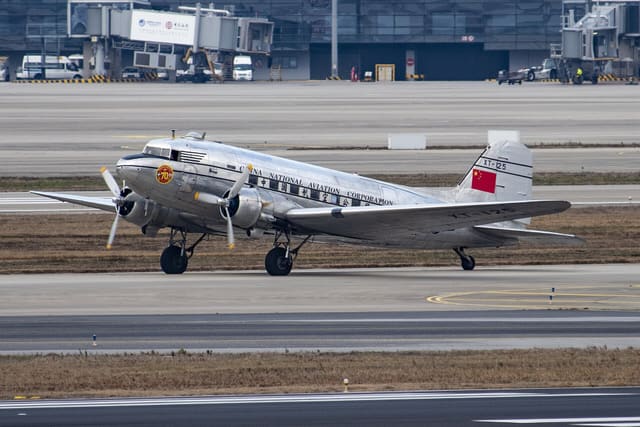 N41CQ - Douglas