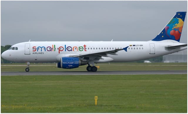 LY-SPI - Twin-engine aircraft