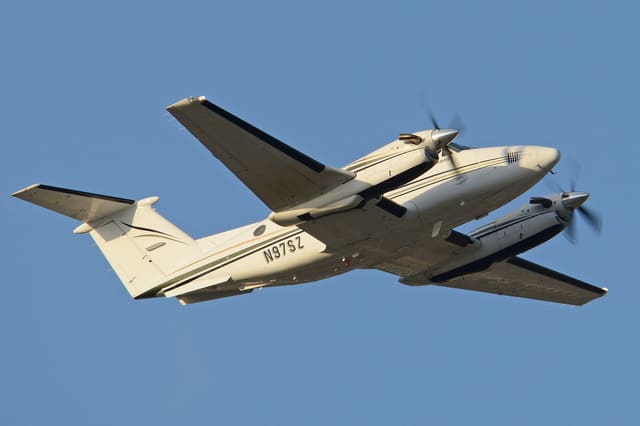 N97SZ - Twin-engine aircraft
