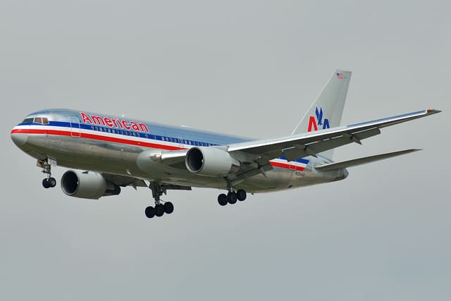 N324AA - Twin-engine aircraft